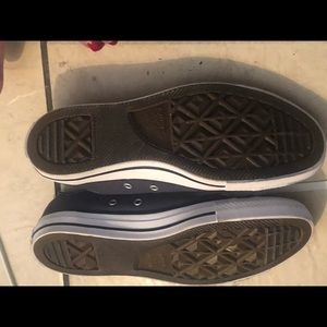 Converse size 9 women’s never worn